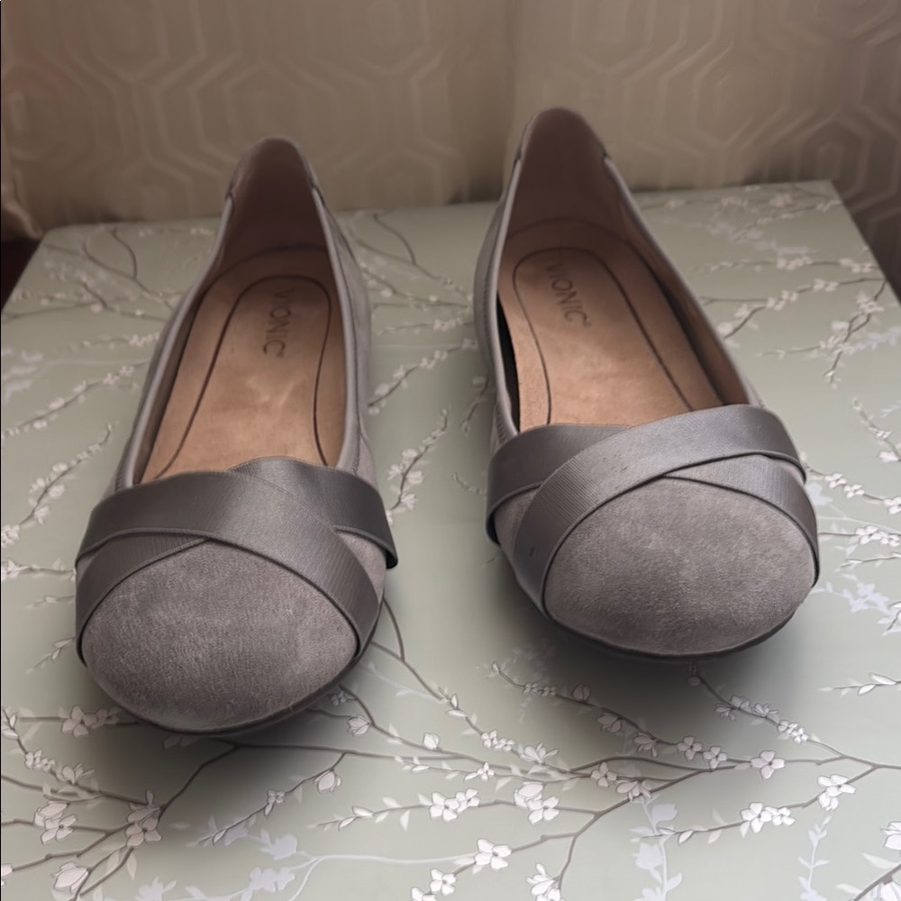 Vionic Gray Cross-Strap Ballet Flats